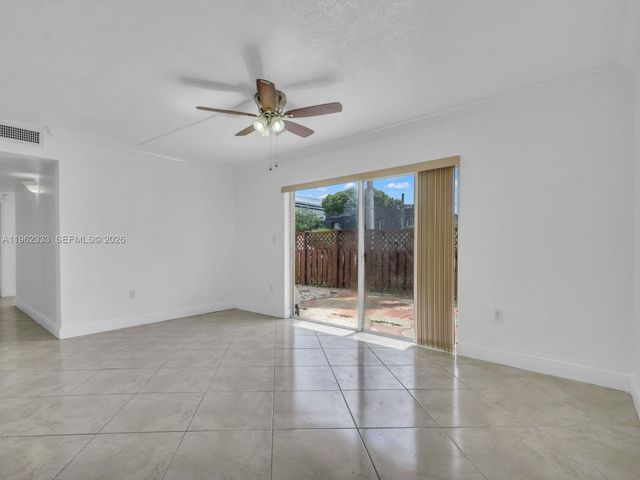 8601 SW 94th St 104W, Miami, FL 33156