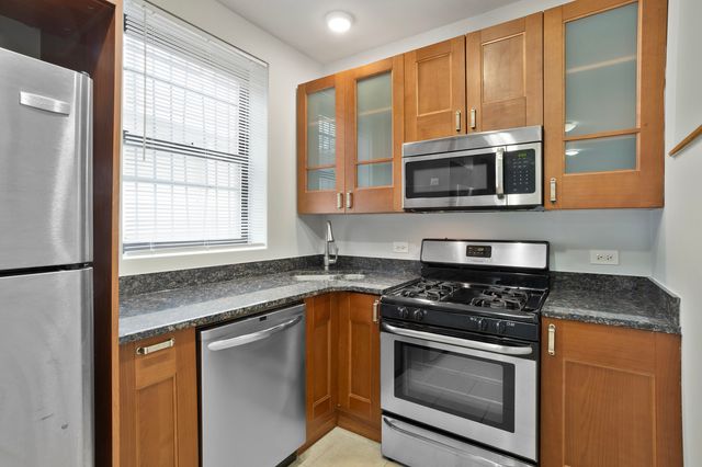 7530 N Seeley Avenue B6, Chicago, IL 60645