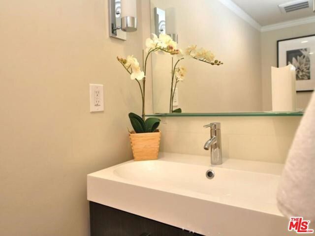 5354 Lindley Avenue 301, Encino (los Angeles), CA 91316