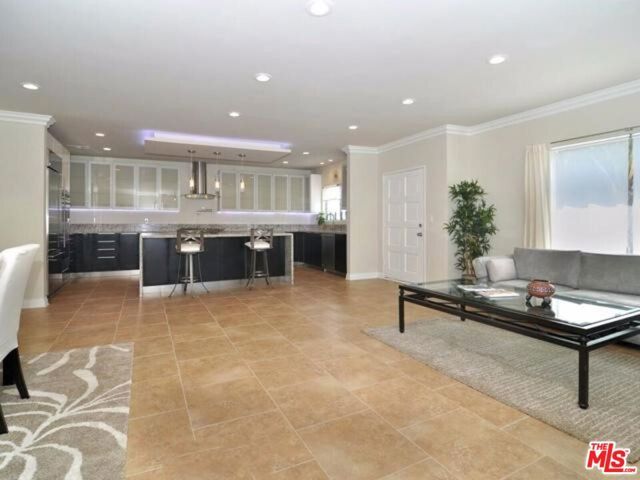 5354 Lindley Avenue 301, Encino (los Angeles), CA 91316