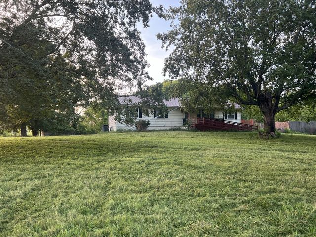 7569 Greenwood Rd, Cross Plains, TN 37049