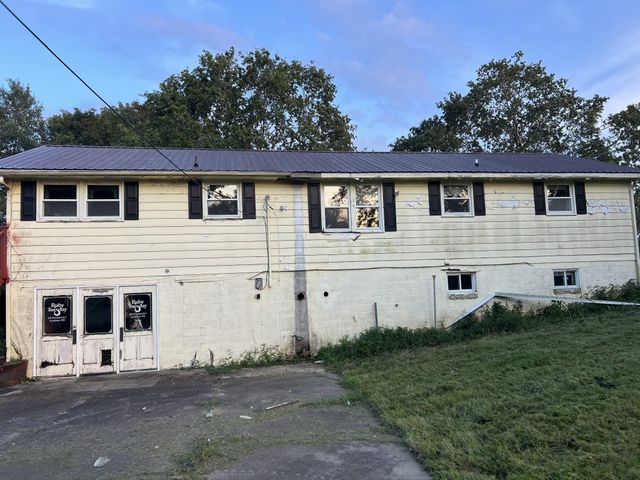 7569 Greenwood Rd, Cross Plains, TN 37049