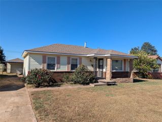 737 E Steed Drive, Midwest City, OK 73110