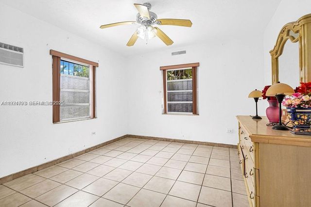 911 E 9th Pl, Hialeah, FL 33010