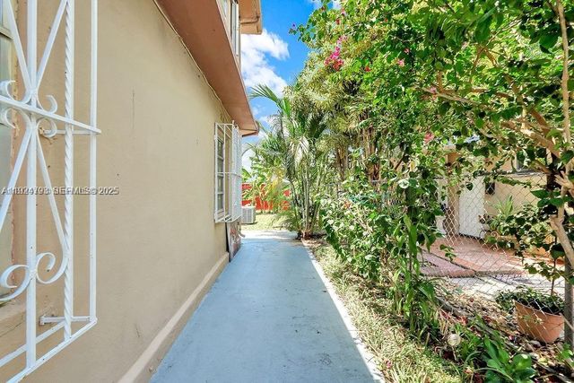 911 E 9th Pl, Hialeah, FL 33010