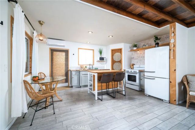 69126 Rainier, 29 Palms, CA 92277