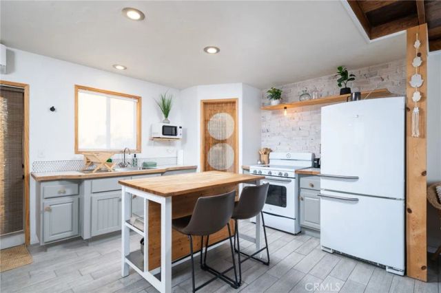 69126 Rainier, 29 Palms, CA 92277