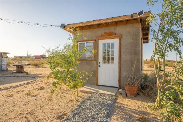 69126 Rainier, 29 Palms, CA 92277