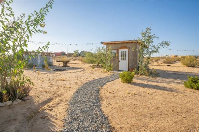 69126 Rainier, 29 Palms, CA 92277