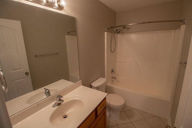 7106 STANWOOD DR, Columbia, MO 65203