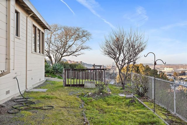 101 101 Crest Ave, Richmond, CA 94801