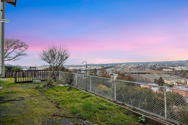 101 101 Crest Ave, Richmond, CA 94801