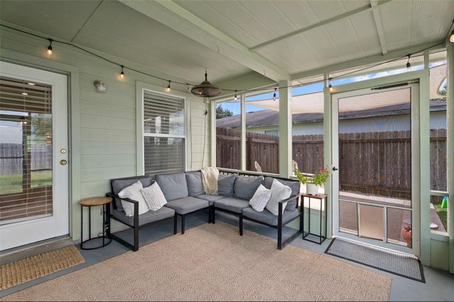 214 Jennifer LN, Bastrop, TX 78602