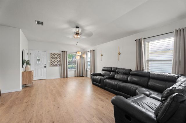 214 Jennifer LN, Bastrop, TX 78602