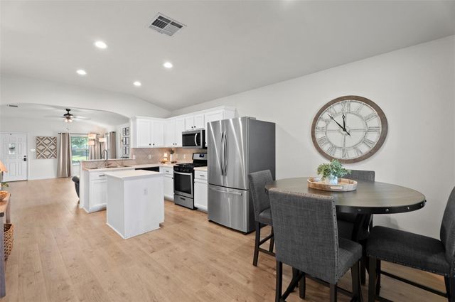 214 Jennifer LN, Bastrop, TX 78602
