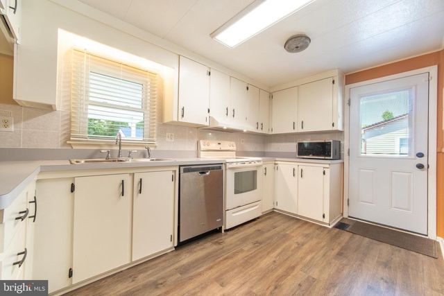 15 WILLOW LN, La Plata, MD 20646