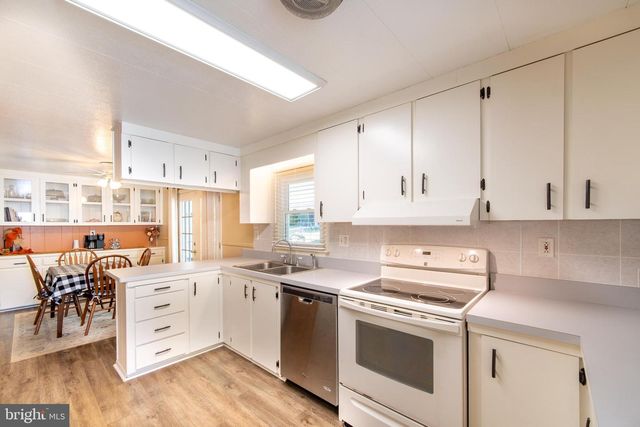 15 WILLOW LN, La Plata, MD 20646