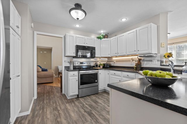 3702 BEDFORD DR, Columbia, MO 65203