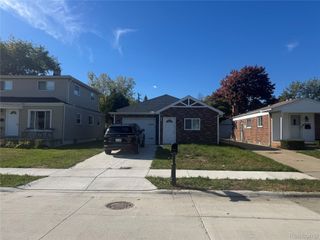 24593 Laetham Avenue, Eastpointe, MI 48021