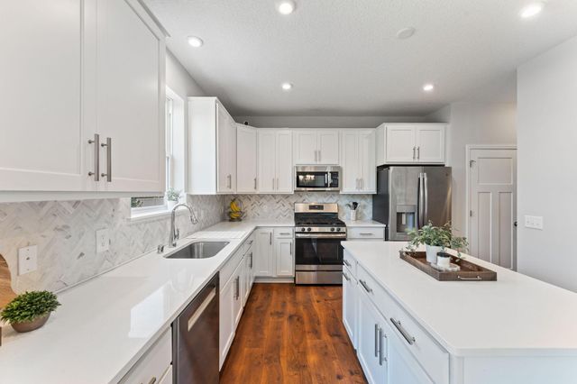 18135 Gladstone Trail, Lakeville, MN 55044