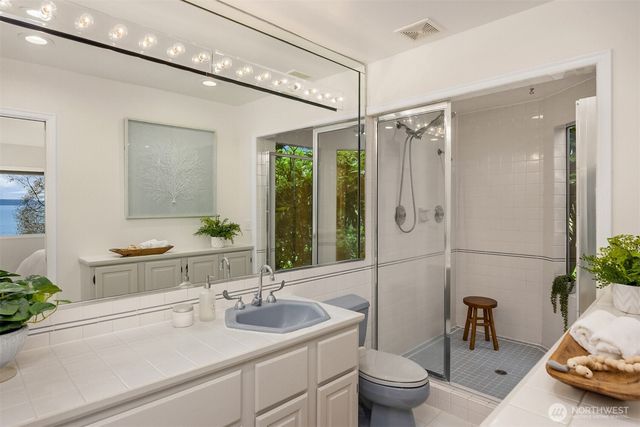 7946 Grand Avenue NE, Bainbridge Island, WA 98110