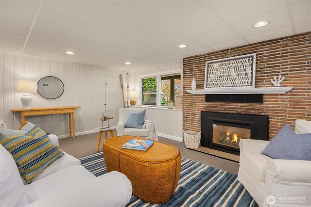 7946 Grand Avenue NE, Bainbridge Island, WA 98110