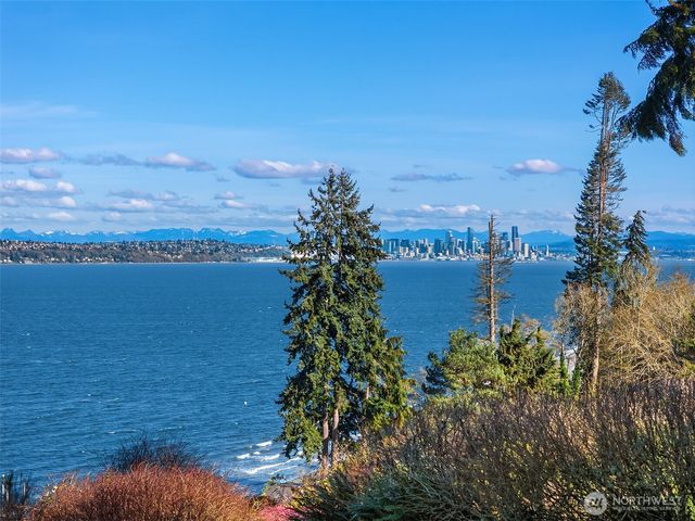7946 Grand Avenue NE, Bainbridge Island, WA 98110