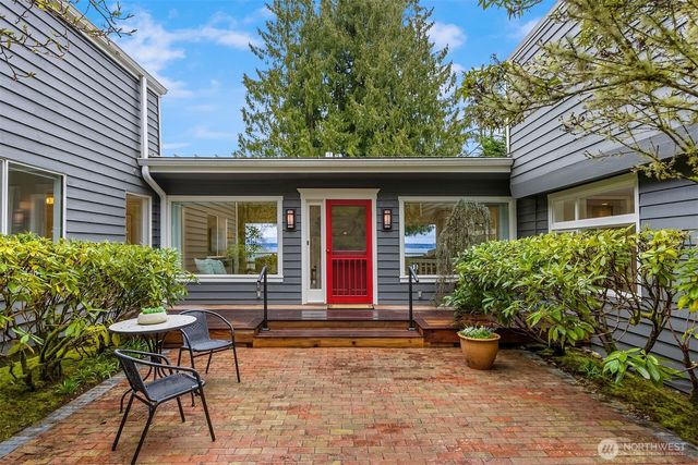 7946 Grand Avenue NE, Bainbridge Island, WA 98110