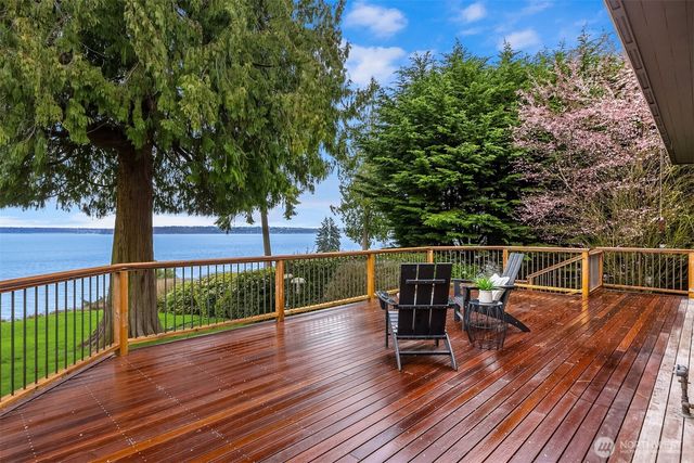 7946 Grand Avenue NE, Bainbridge Island, WA 98110