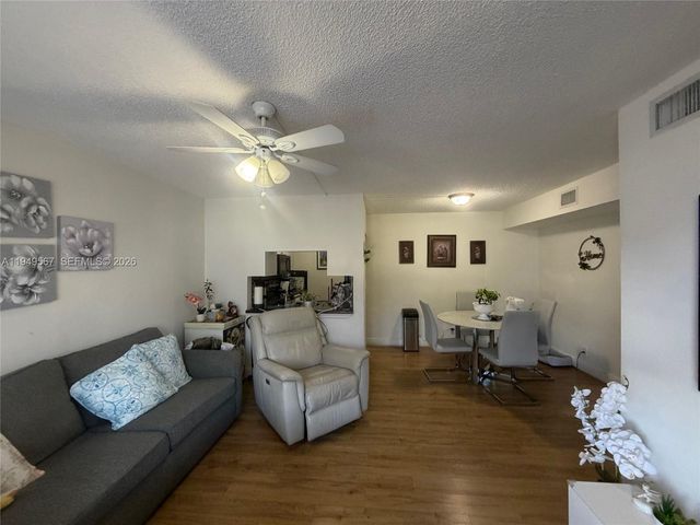 10054 Winding Lake Rd 103, Sunrise, FL 33351