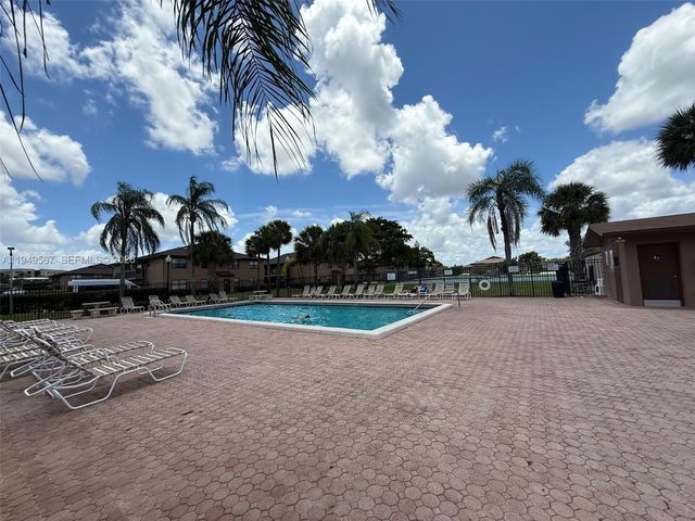 10054 Winding Lake Rd 103, Sunrise, FL 33351