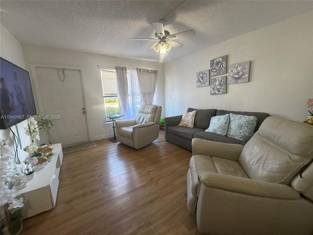 10054 Winding Lake Rd 103, Sunrise, FL 33351