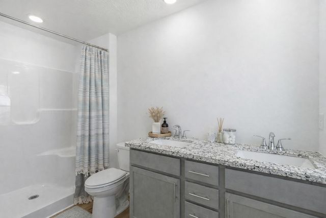 222 S Chesterfield Avenue, Rogersville, MO 65742