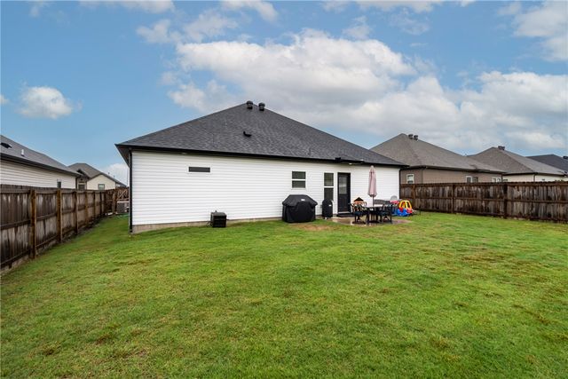 1041 Sunshine Court, Centerton, AR 72719