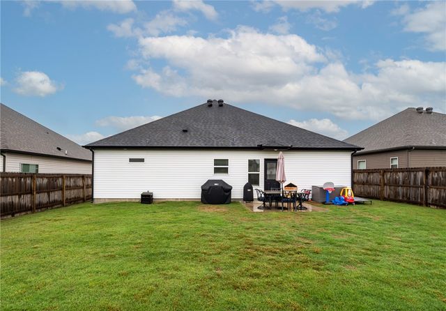 1041 Sunshine Court, Centerton, AR 72719