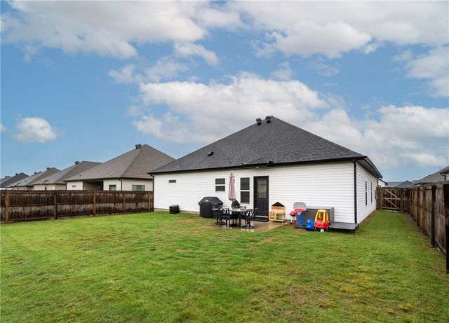 1041 Sunshine Court, Centerton, AR 72719