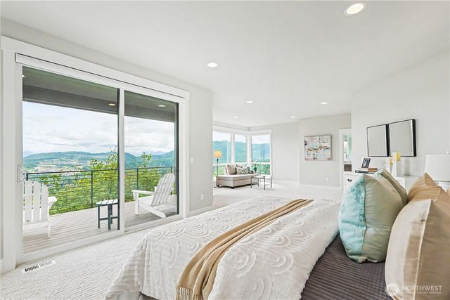 510 Viewcrest Drive NW, Issaquah, WA 98027