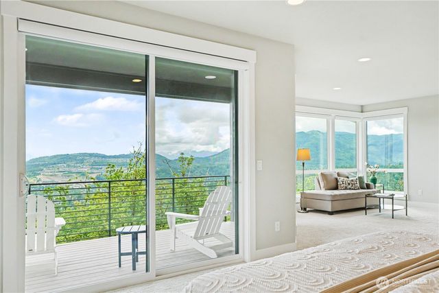 510 Viewcrest Drive NW, Issaquah, WA 98027