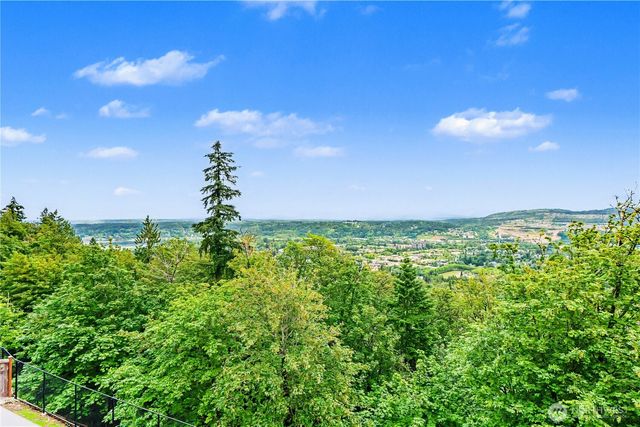 510 Viewcrest Drive NW, Issaquah, WA 98027