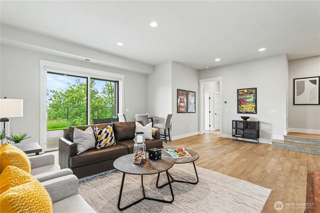 510 Viewcrest Drive NW, Issaquah, WA 98027