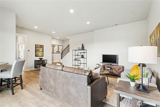 510 Viewcrest Drive NW, Issaquah, WA 98027