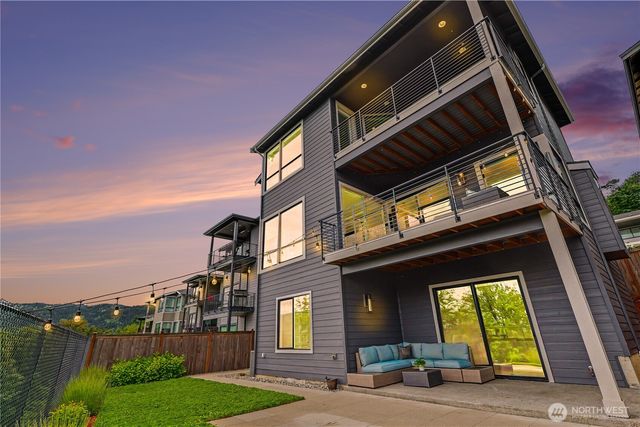 510 Viewcrest Drive NW, Issaquah, WA 98027