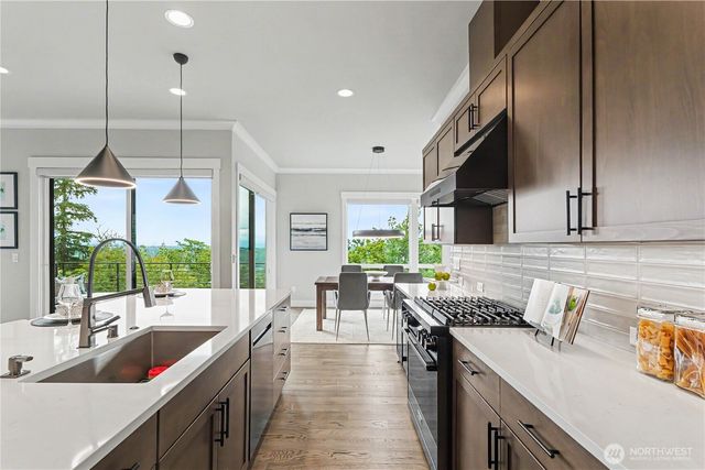 510 Viewcrest Drive NW, Issaquah, WA 98027