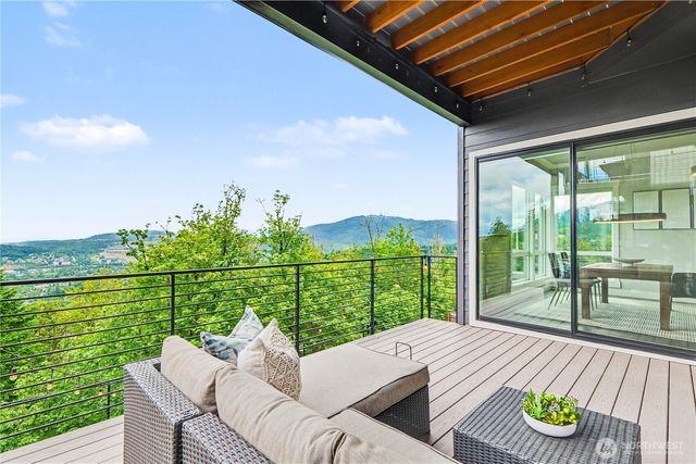 510 Viewcrest Drive NW, Issaquah, WA 98027