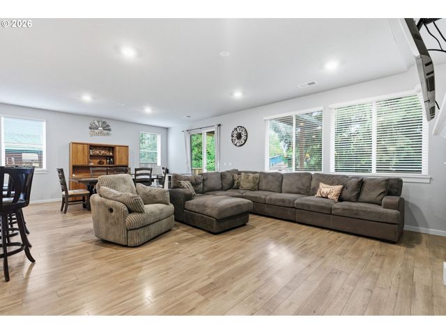 476 Sw 15TH Ave, Canby, OR 97013