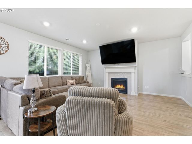 476 Sw 15TH Ave, Canby, OR 97013