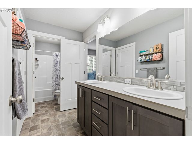 476 Sw 15TH Ave, Canby, OR 97013