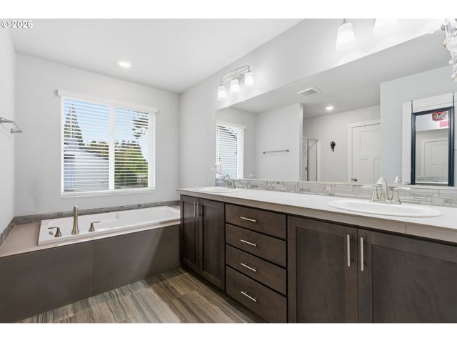 476 Sw 15TH Ave, Canby, OR 97013