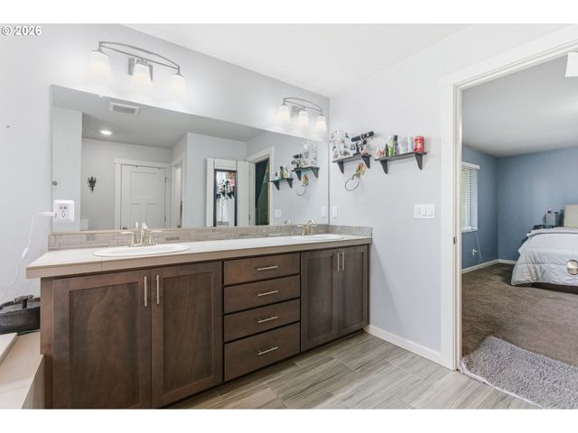 476 Sw 15TH Ave, Canby, OR 97013