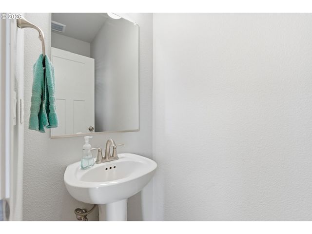 476 Sw 15TH Ave, Canby, OR 97013